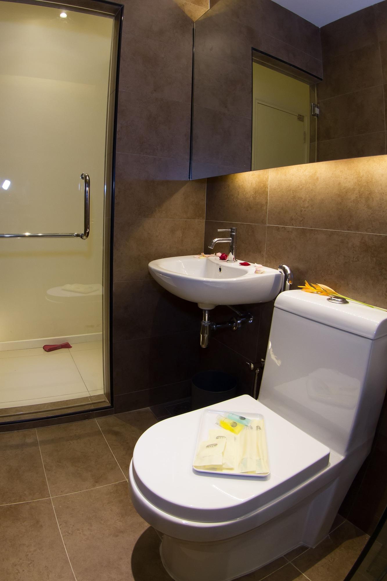 Mood Hotel Johor Bahru Bagian luar foto