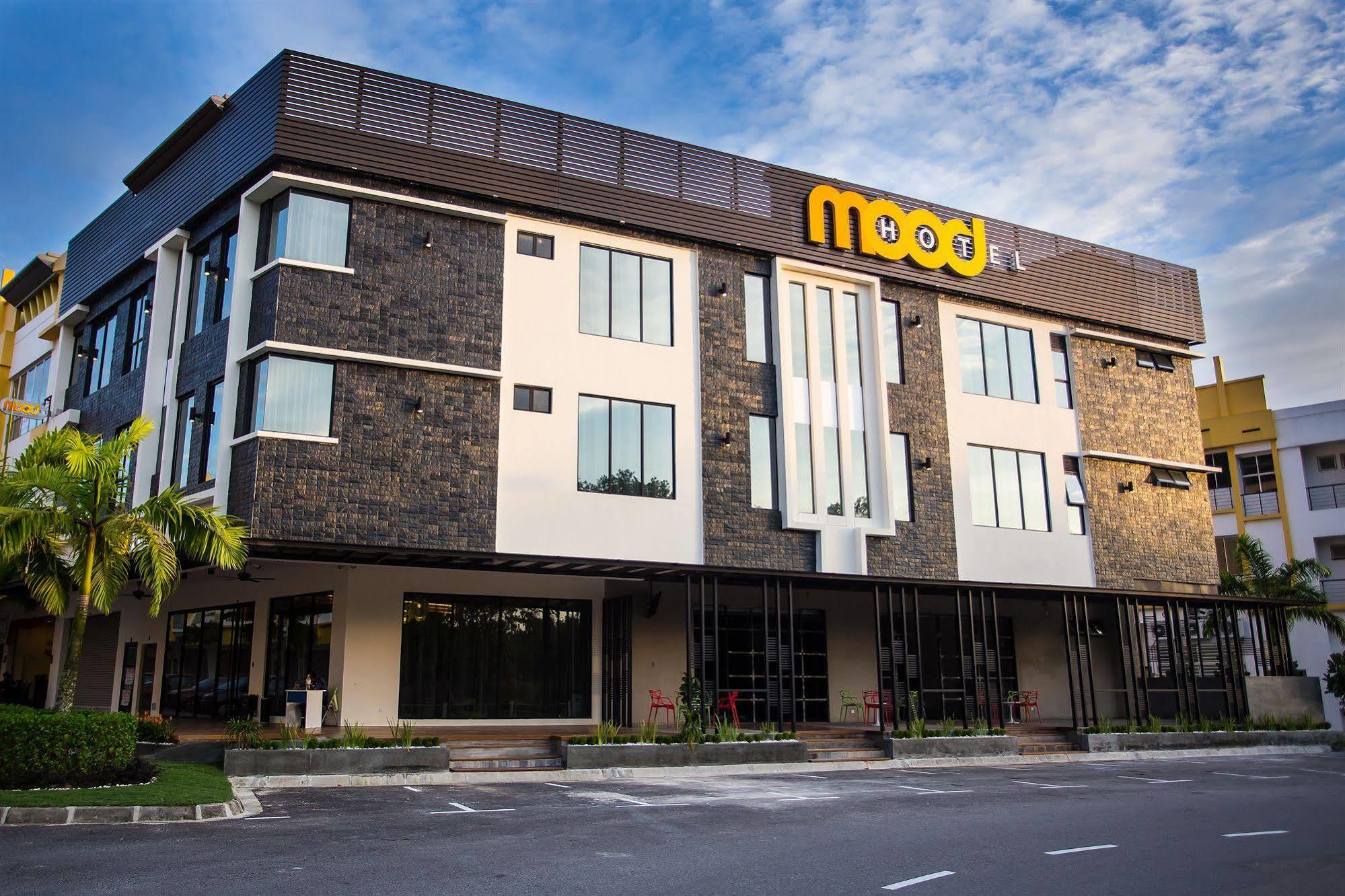 Mood Hotel Johor Bahru Bagian luar foto