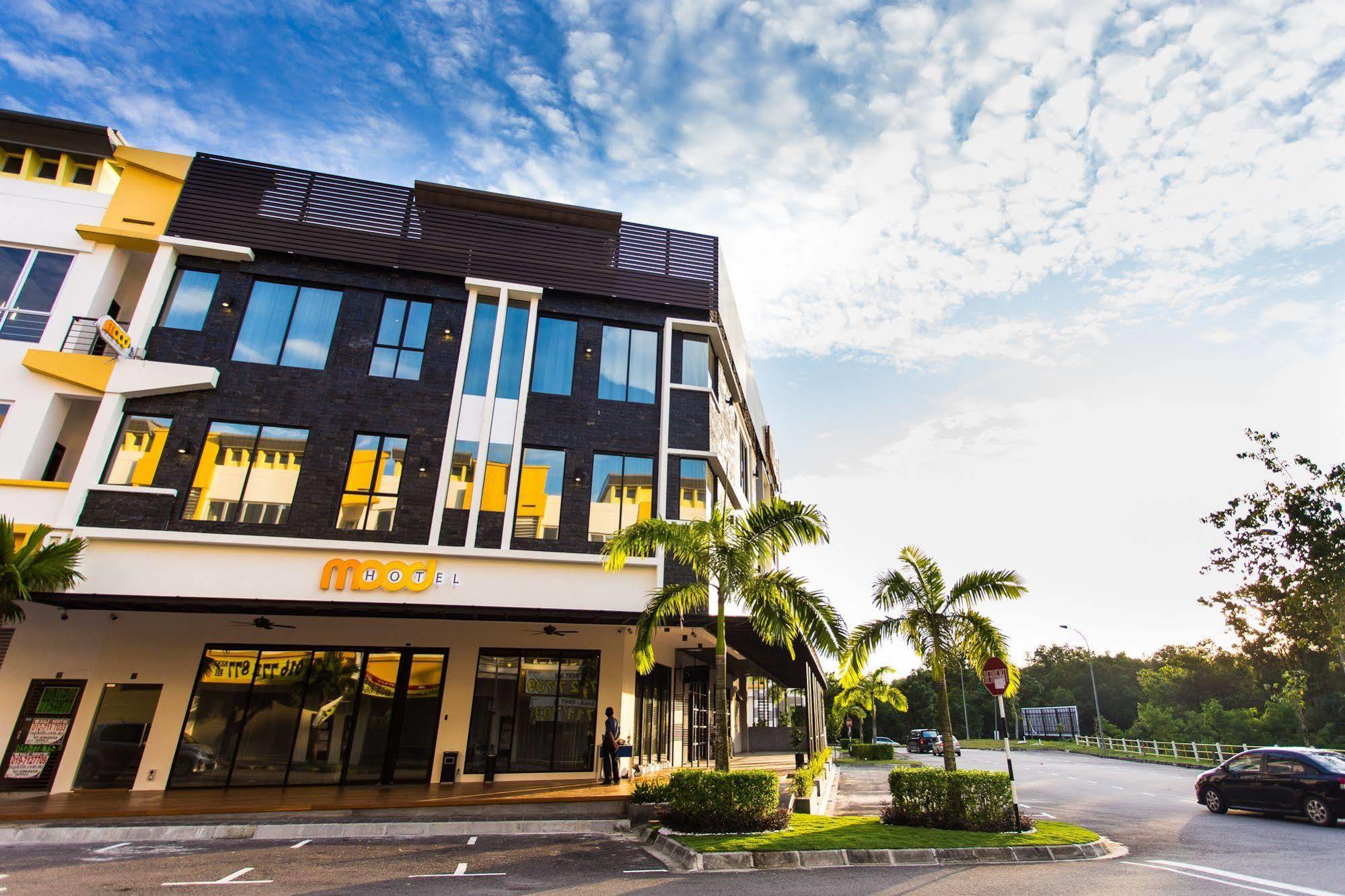 Mood Hotel Johor Bahru Bagian luar foto