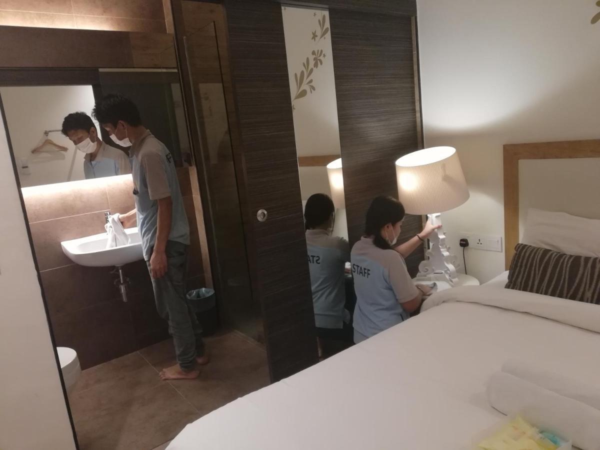 Mood Hotel Johor Bahru Bagian luar foto
